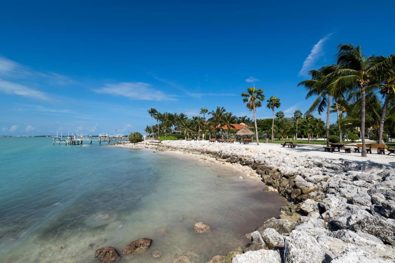 Newly Renovated 3Br2Ba Duplex With Private Dock Villa Key Colony Beach Exterior photo
