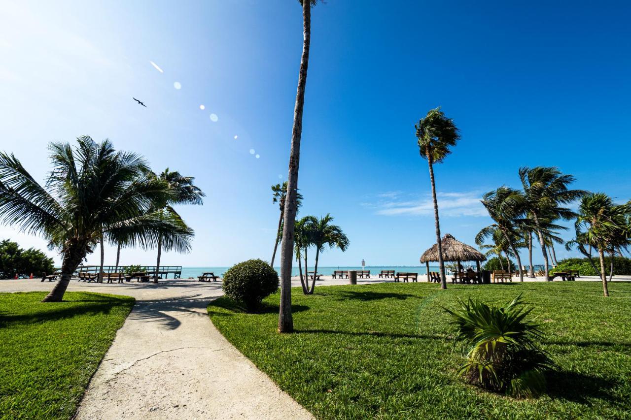 Newly Renovated 3Br2Ba Duplex With Private Dock Villa Key Colony Beach Exterior photo