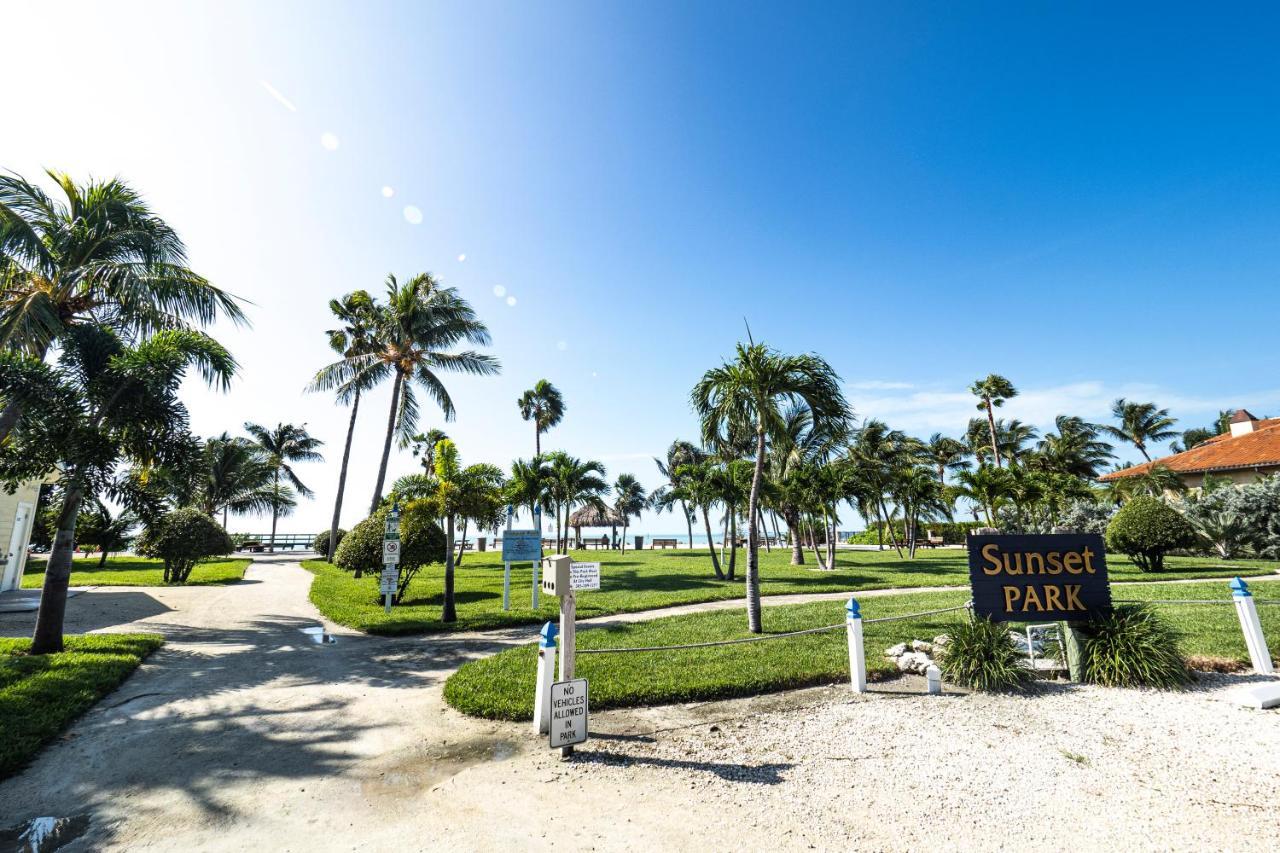 Newly Renovated 3Br2Ba Duplex With Private Dock Villa Key Colony Beach Exterior photo
