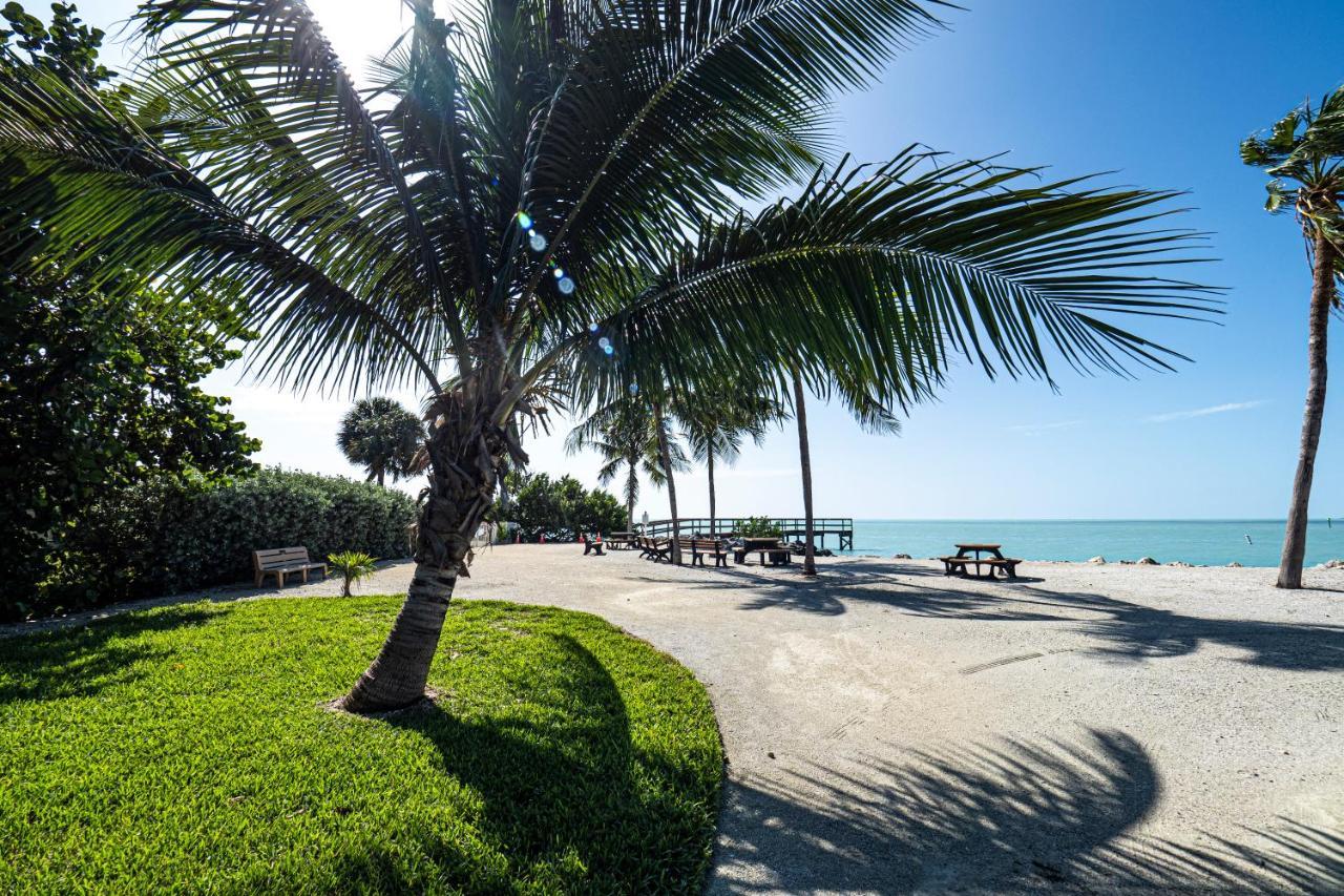 Newly Renovated 3Br2Ba Duplex With Private Dock Villa Key Colony Beach Exterior photo